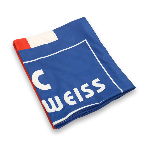 Kuschelige Fleecedecke mit Vereins-Branding