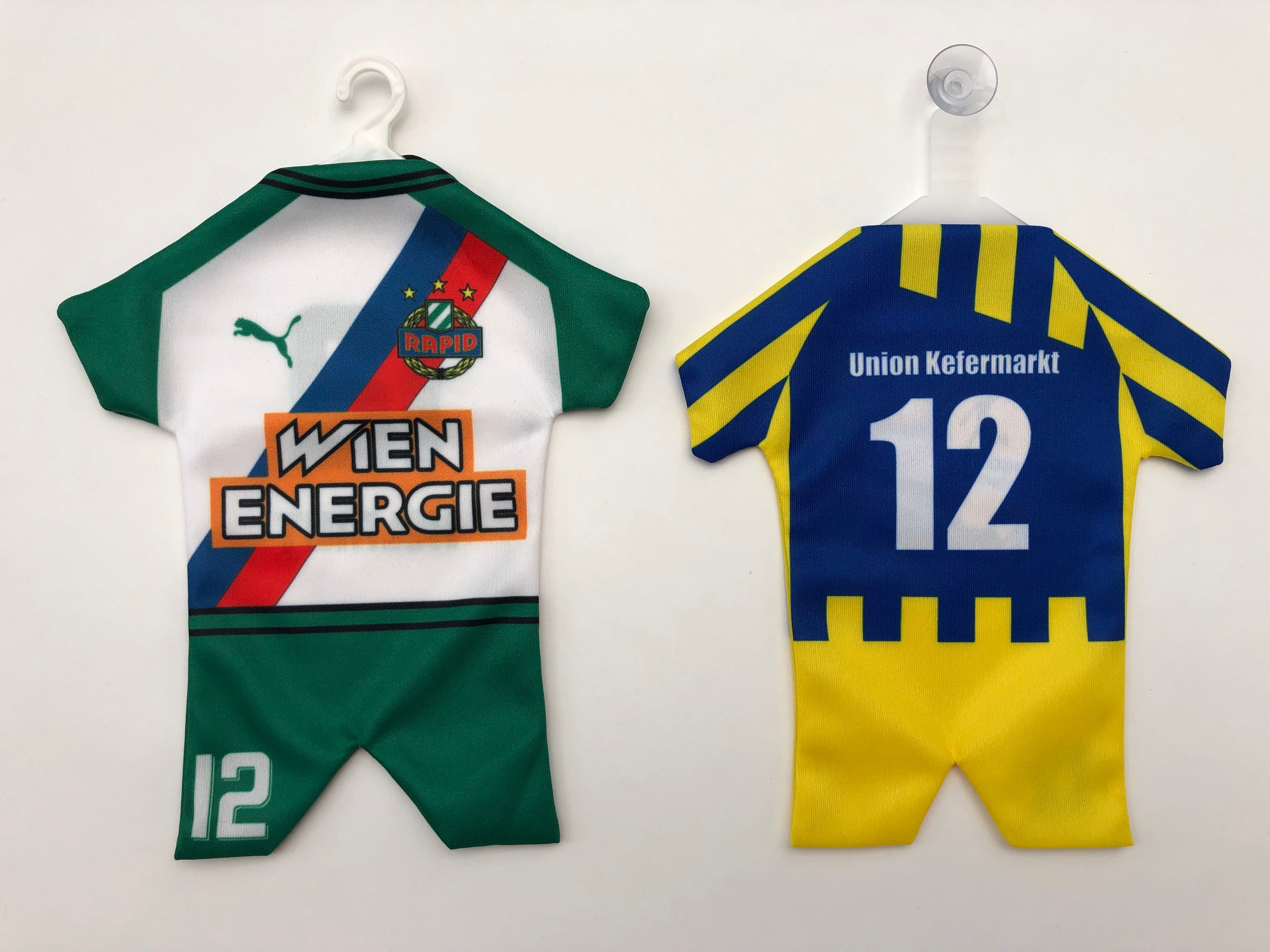 Auto-Fanartikel – Minidressen, Wimpel, Autoschal